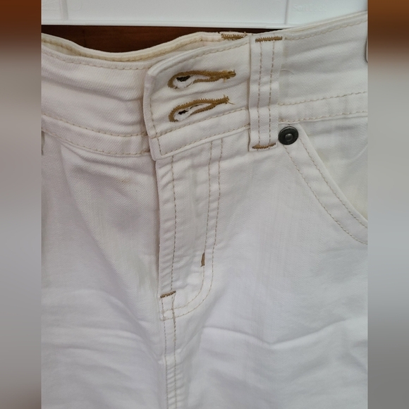 White skirt - Picture 3 of 11